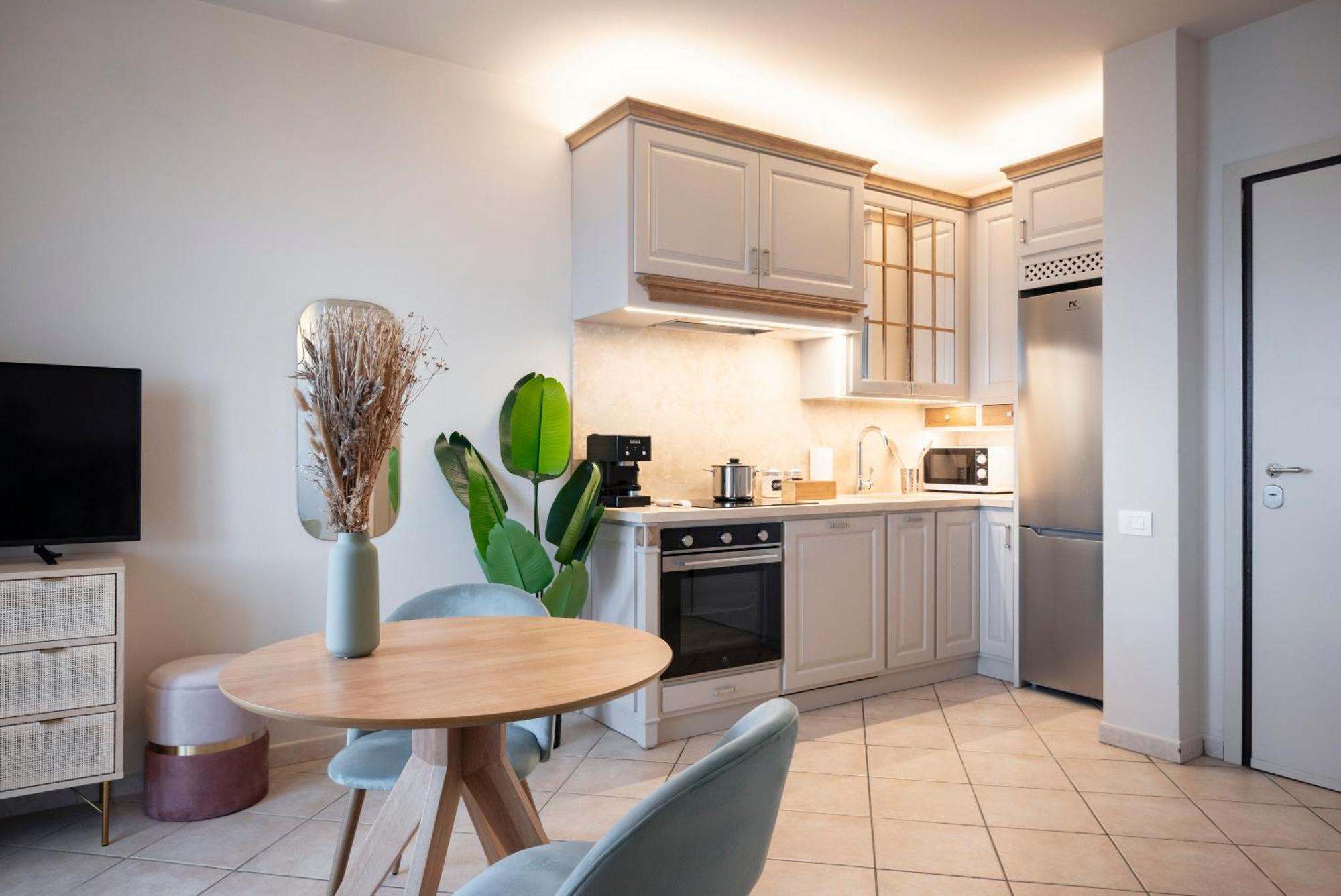 Zefiro Apartments Сан-Винченцо Экстерьер фото