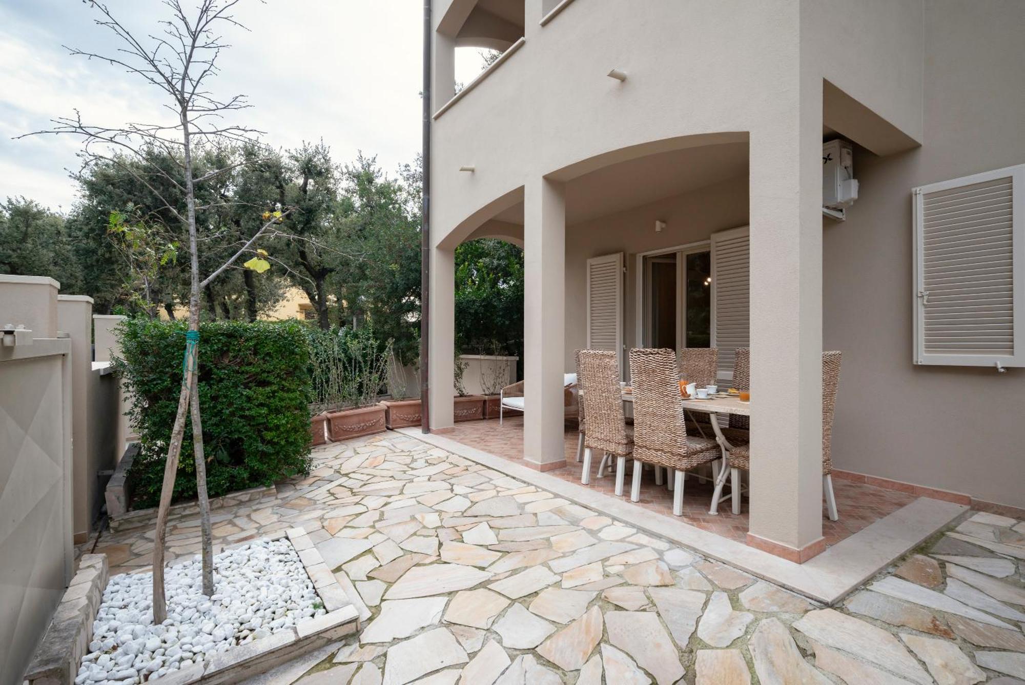 Zefiro Apartments Сан-Винченцо Экстерьер фото